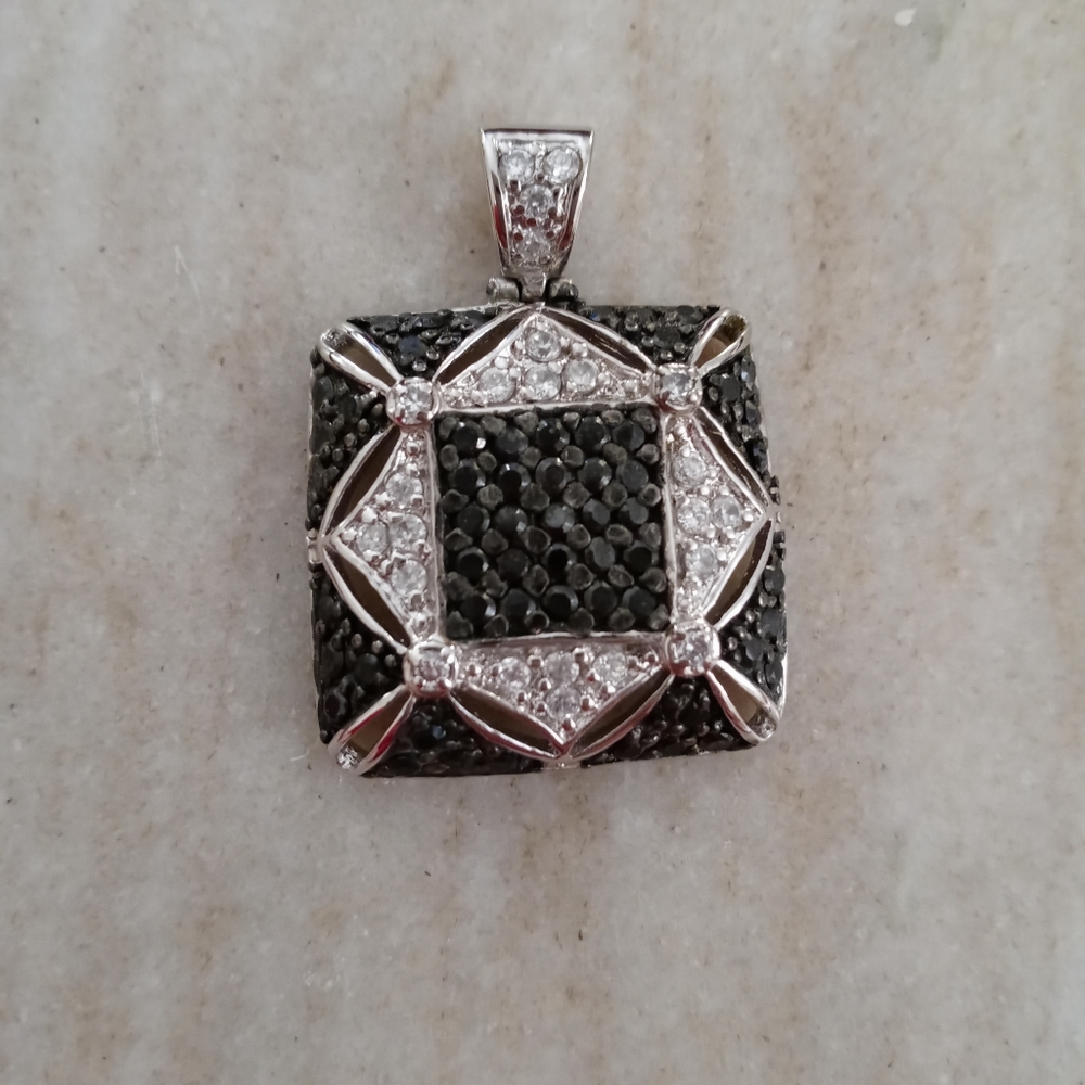 Stunning pendant